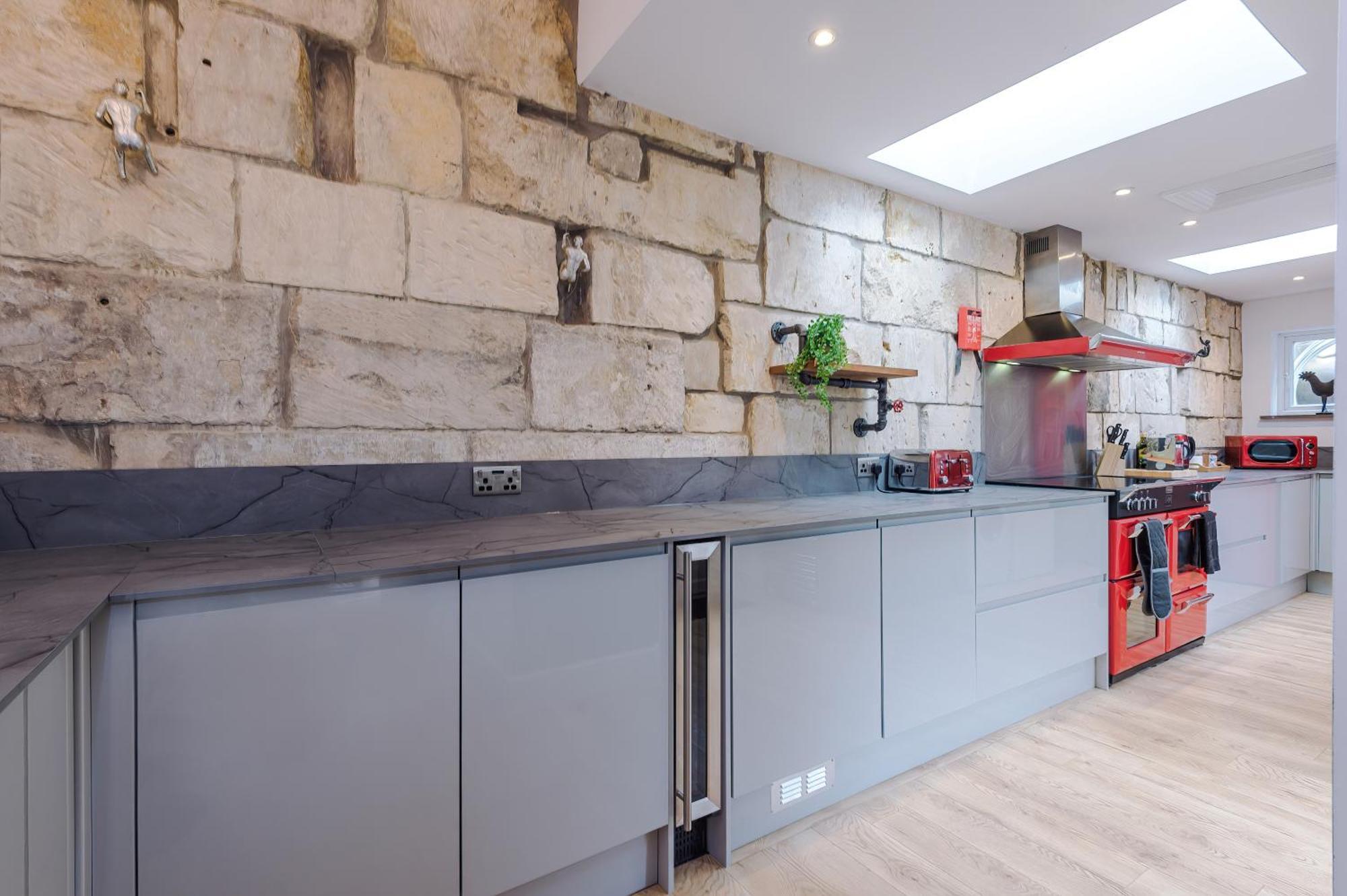 Incredible - Five Bedroom - 7 Actual Beds - 6 Bathroom House By Purestay - Central Bath With Parking Exterior foto