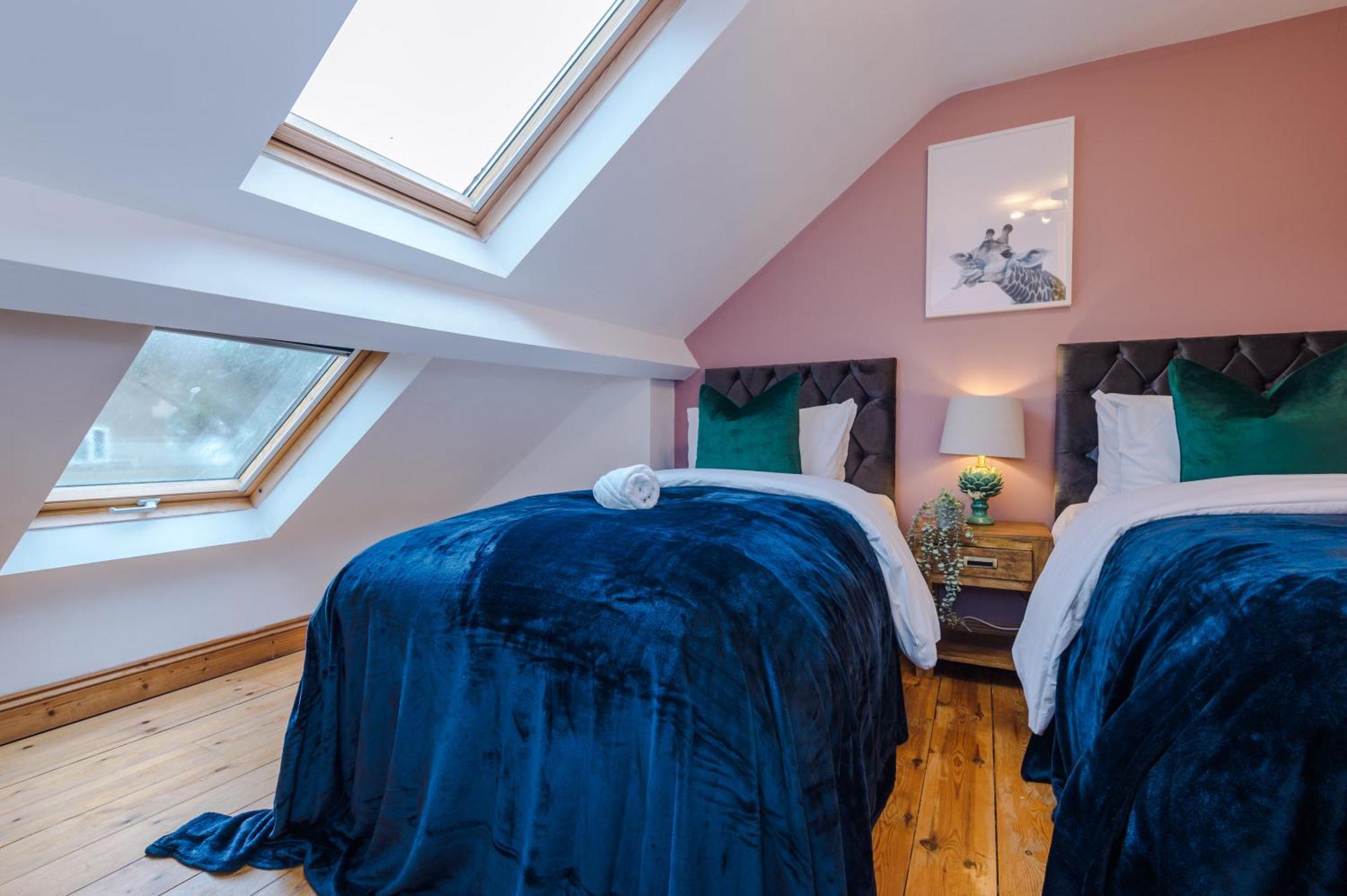 Incredible - Five Bedroom - 7 Actual Beds - 6 Bathroom House By Purestay - Central Bath With Parking Exterior foto