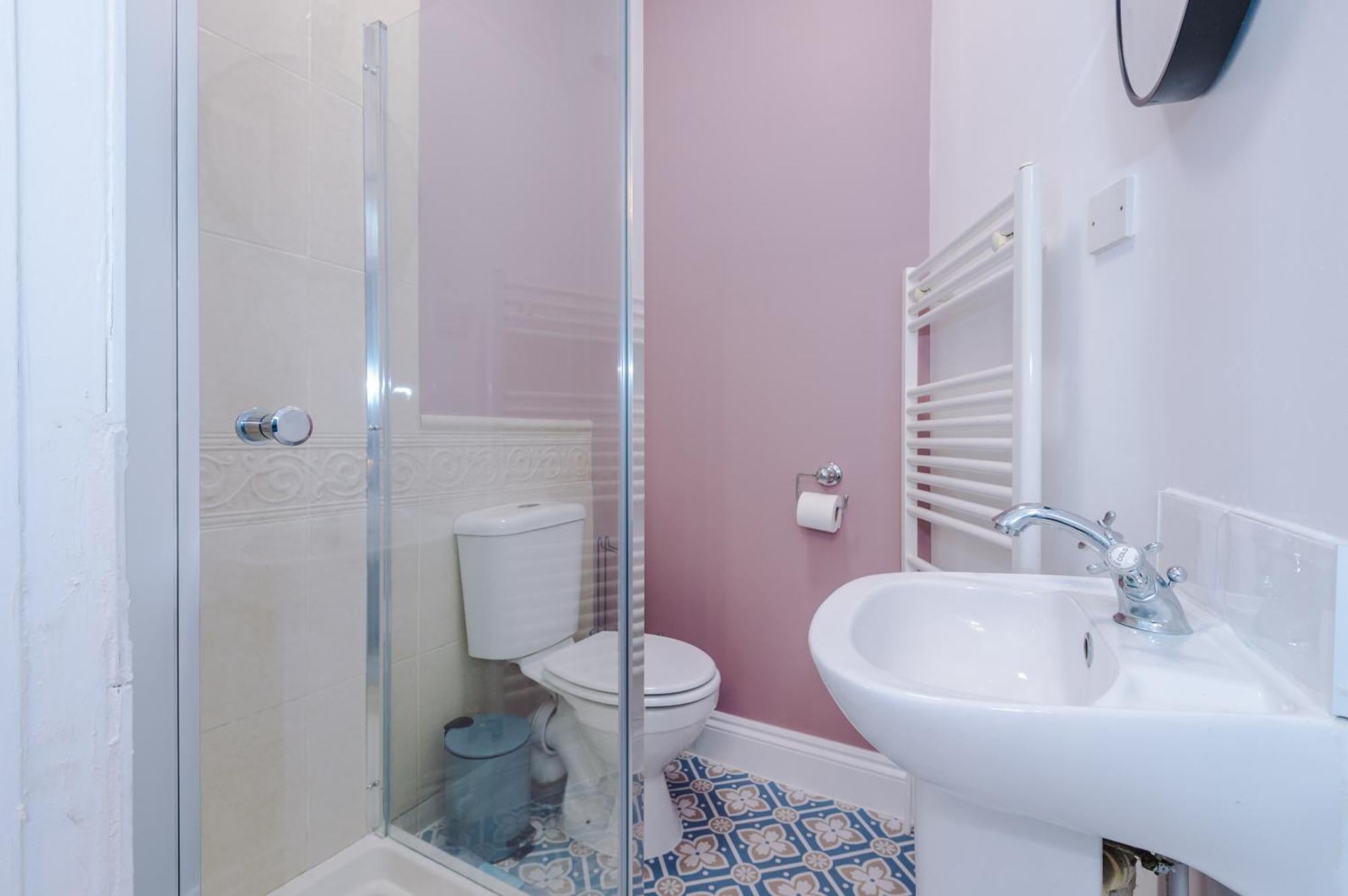 Incredible - Five Bedroom - 7 Actual Beds - 6 Bathroom House By Purestay - Central Bath With Parking Exterior foto